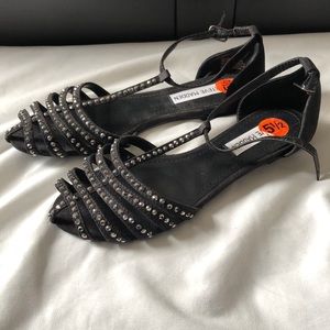 Steve madden black strappie flats